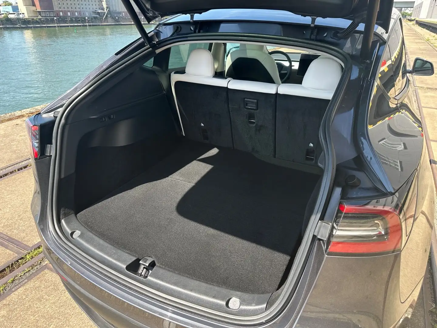 Tesla Model Y Long Range Dual AWD Gris - 2