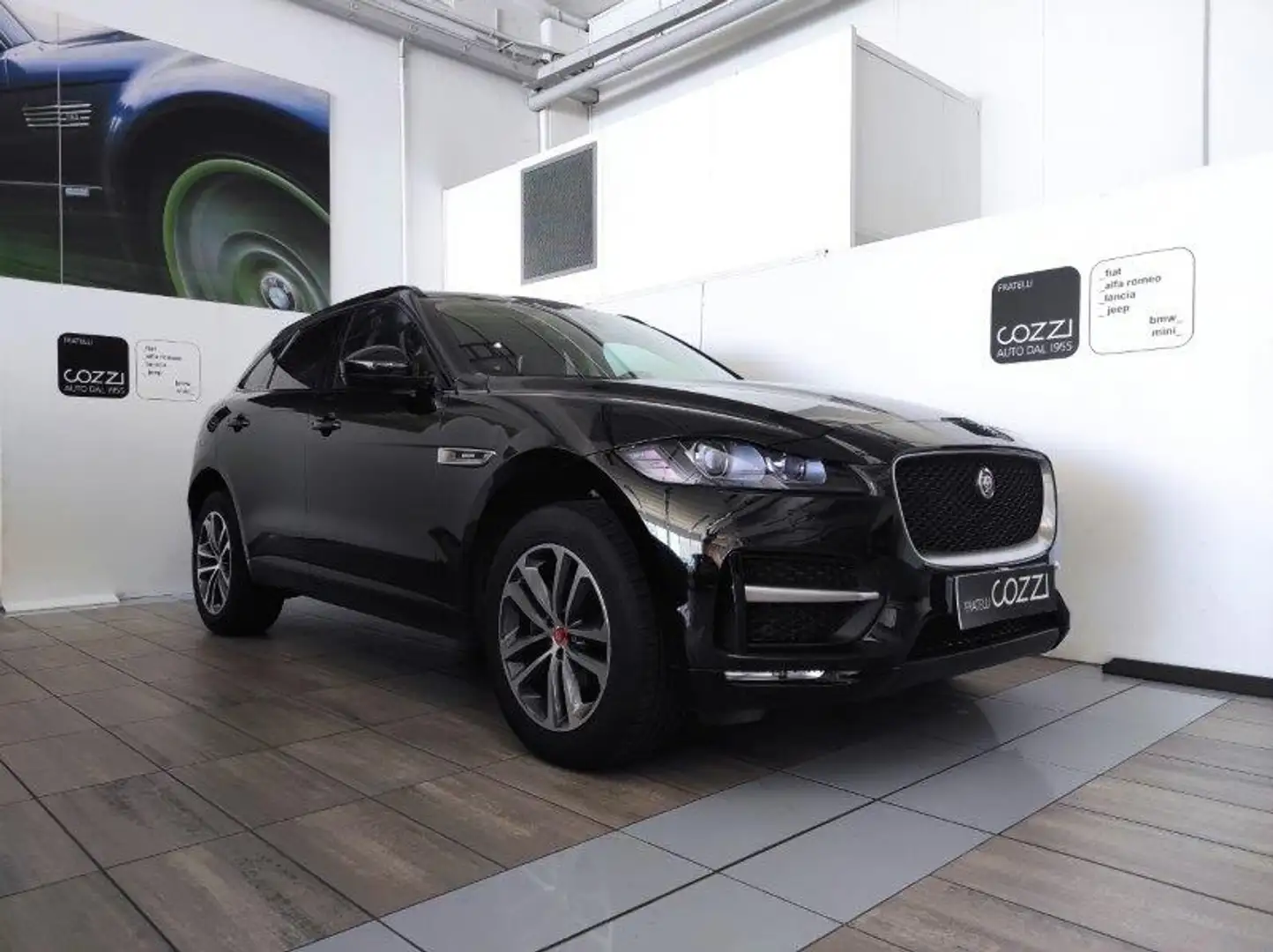 Jaguar F-Pace (X761) - F-Pace 2.0 D 180 CV aut. R-Sport Nero - 1