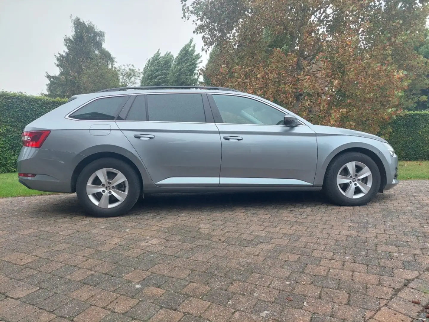 Skoda Superb Superb Combi 1.5 TSI DSG Ambition Gris - 2