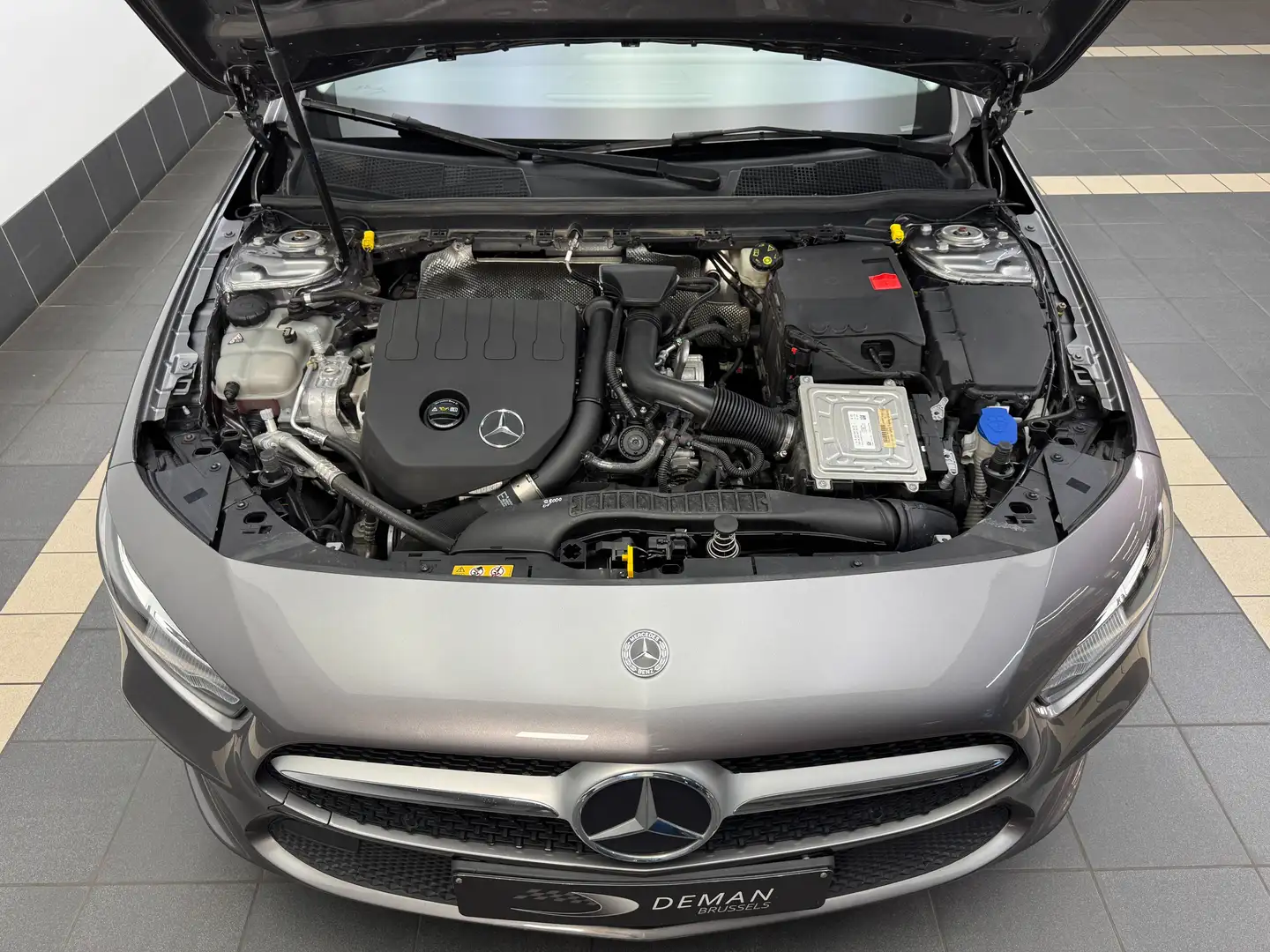 Mercedes-Benz A 180 Progressive - Auto - Navi - Gris - 2