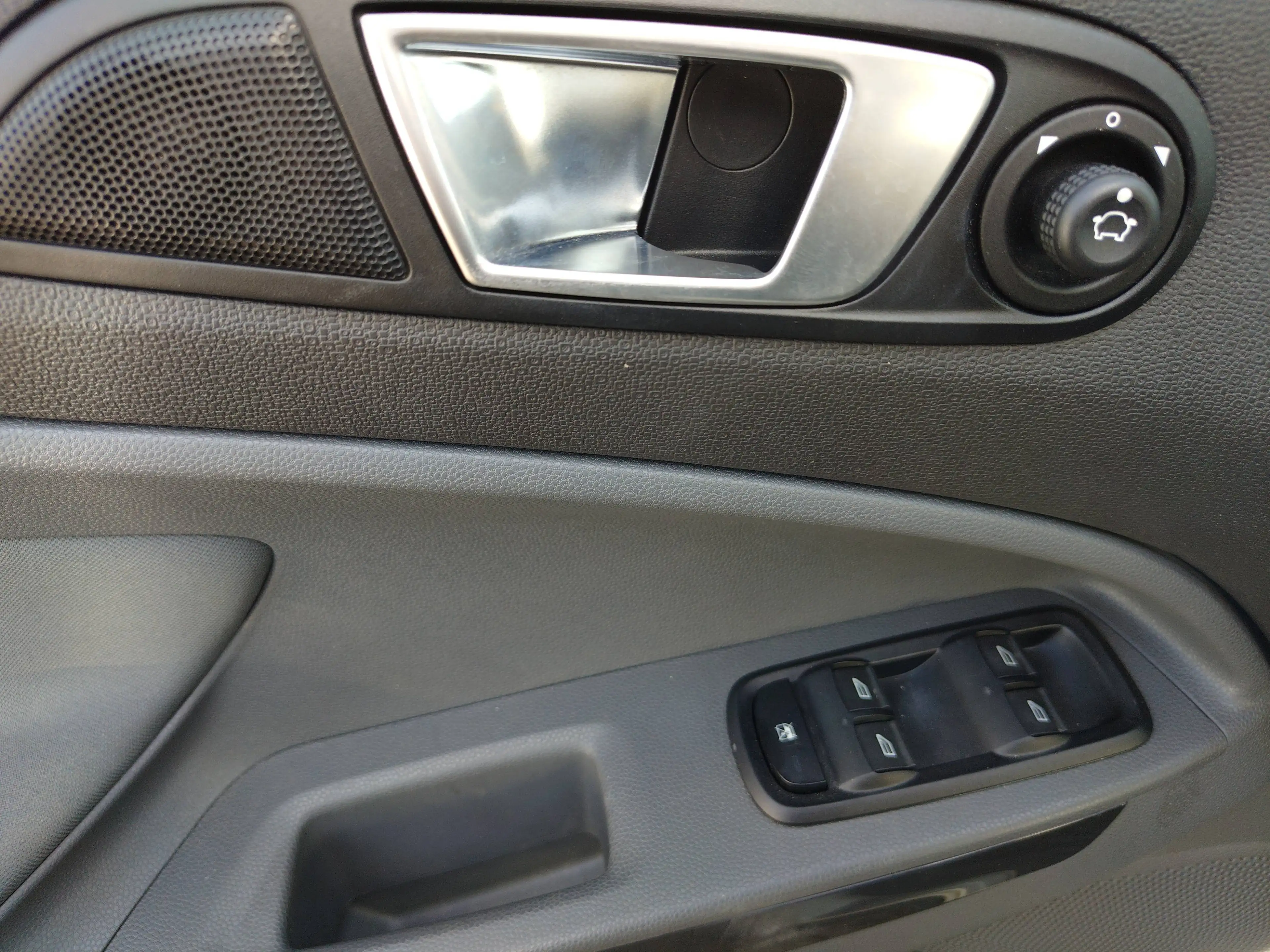 Ford EcoSport Titanium — photo 6