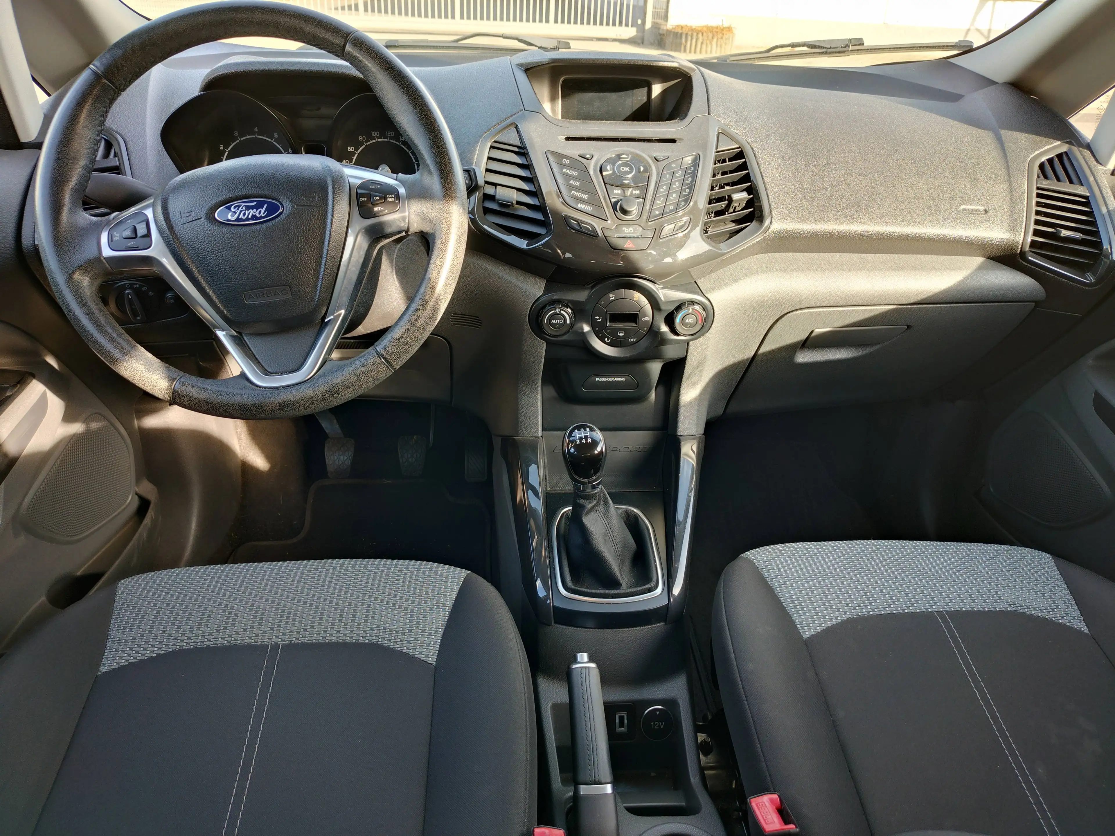 Ford EcoSport Titanium — photo 11