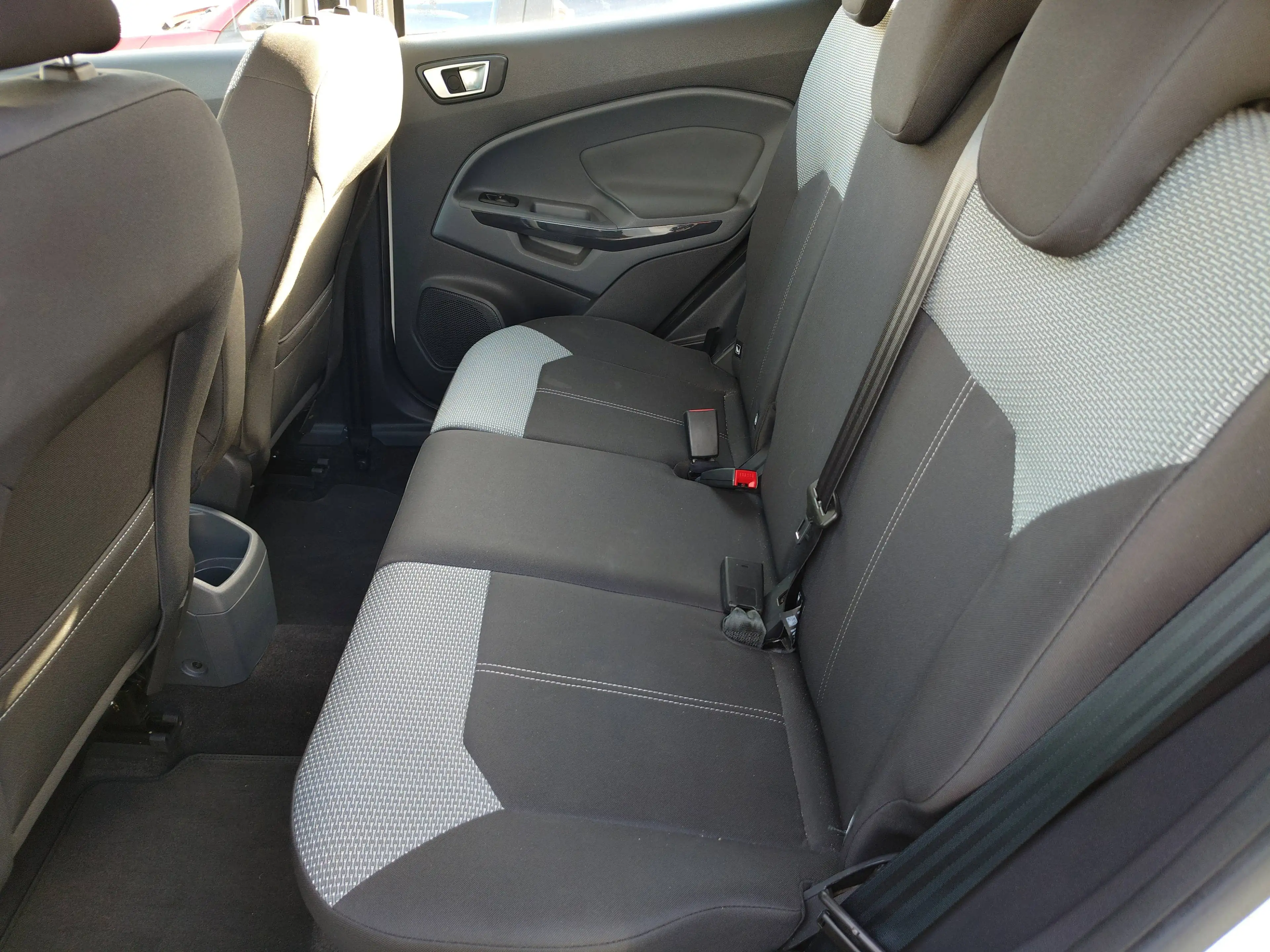 Ford EcoSport Titanium — photo 8