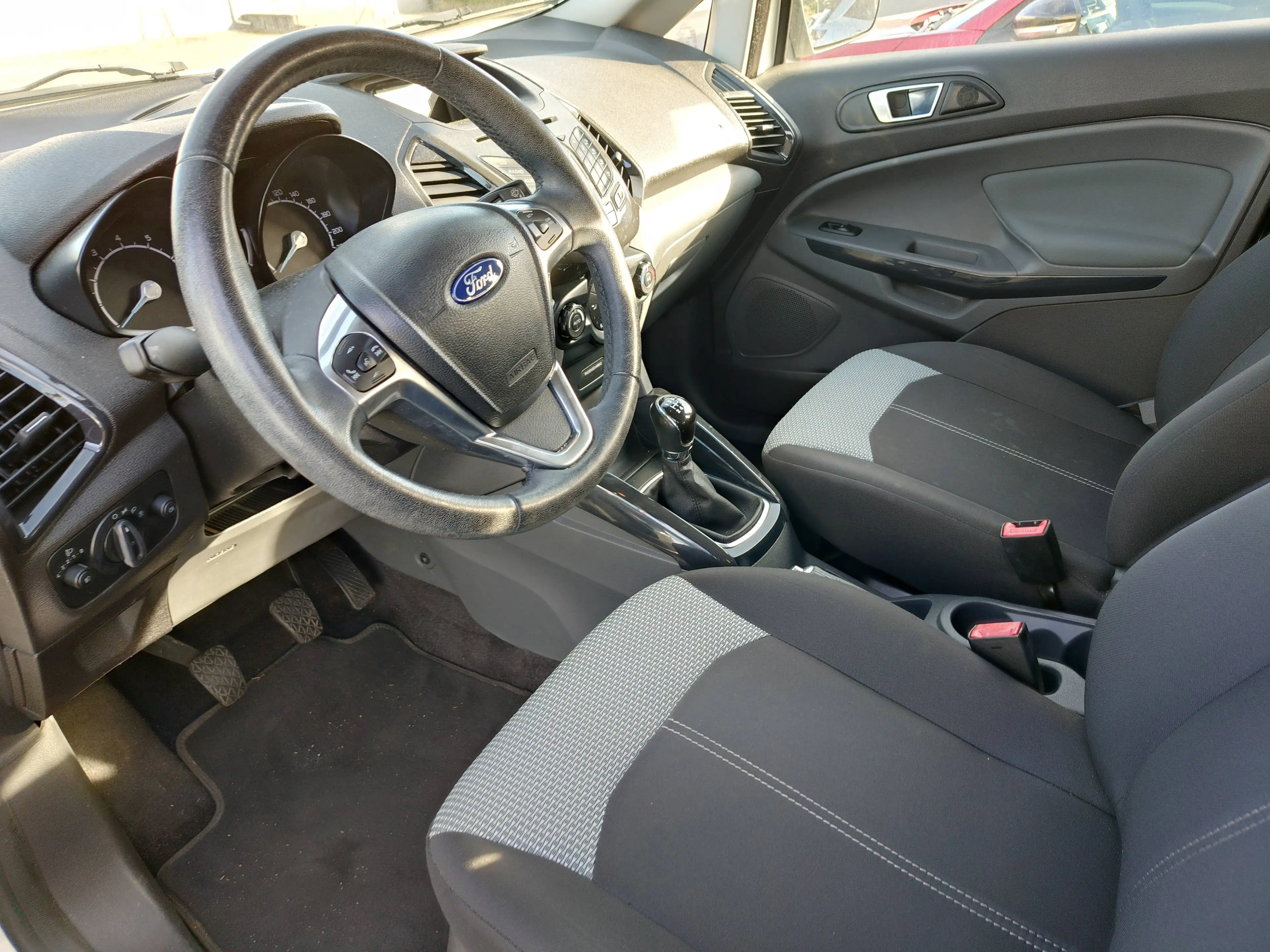 Ford EcoSport Titanium — photo 7