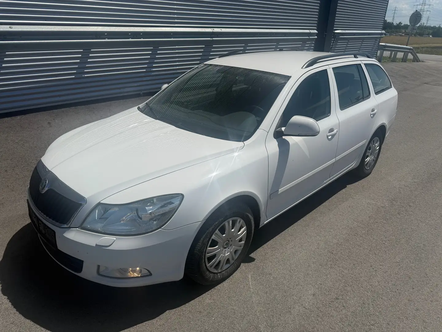 Skoda Octavia Octavia Kombi 2,0 Ambition TDI CR ID:91 Weiß - 1