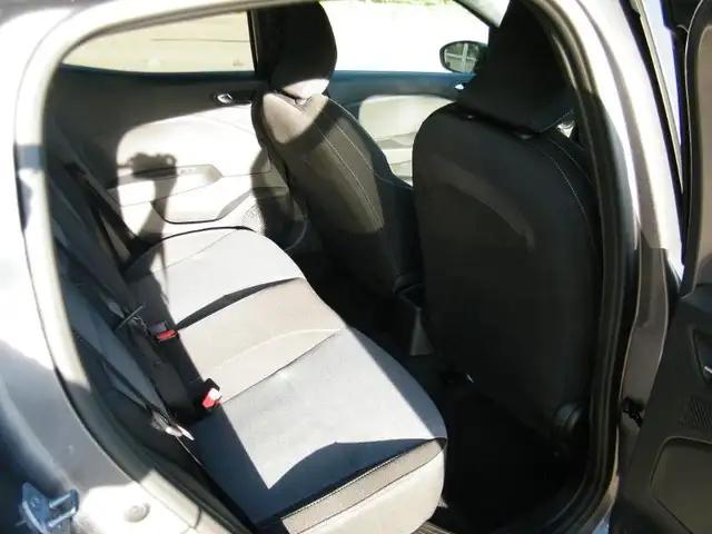 Mitsubishi Colt view 10