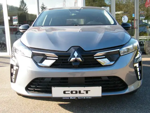 Mitsubishi Colt view 3