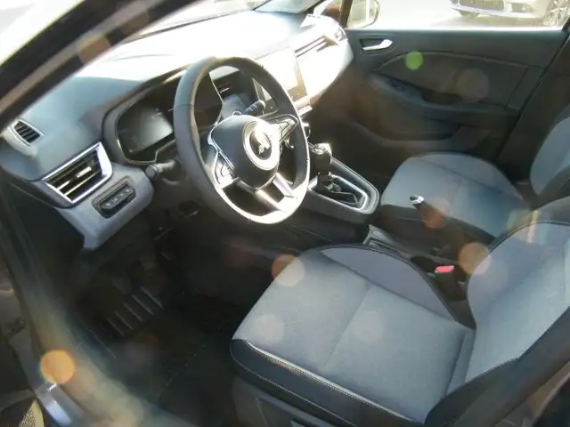 Mitsubishi Colt view 7