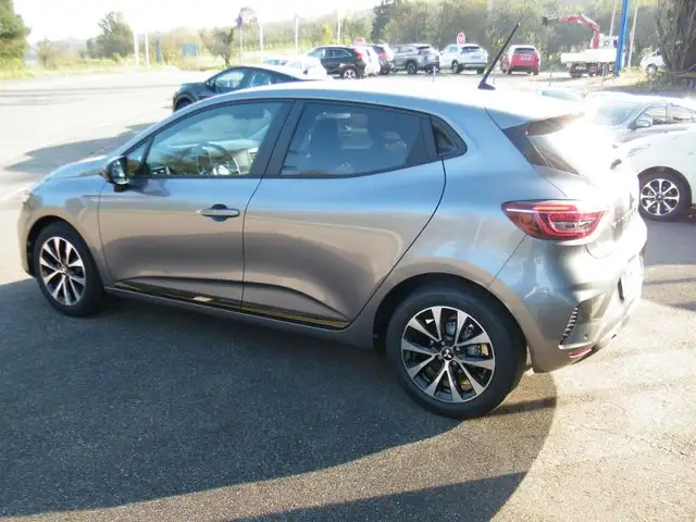 Mitsubishi Colt view 5