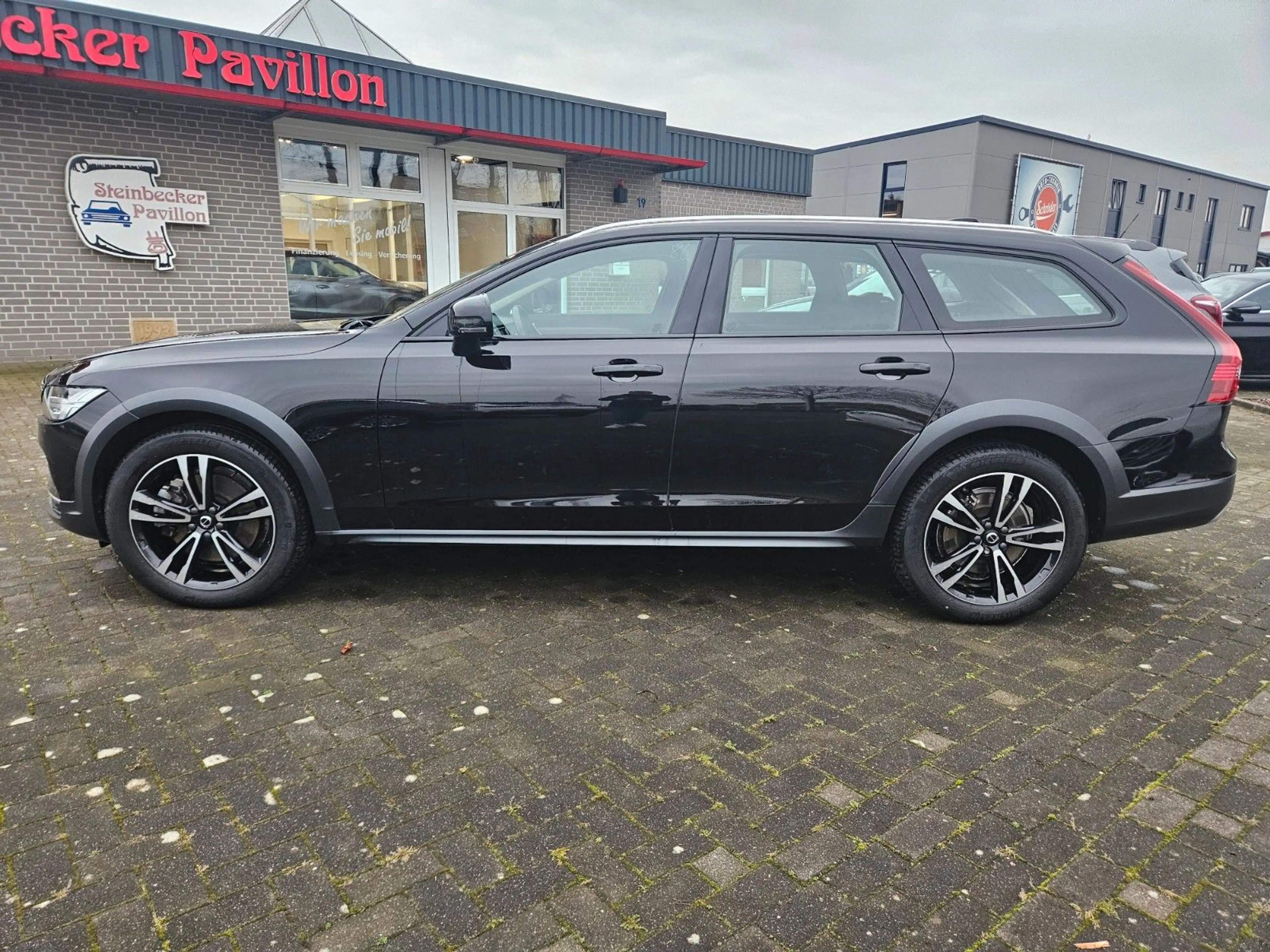 Volvo V90 Cross Country Pro AWD AHK LED LEDER XENIUM — photo 3