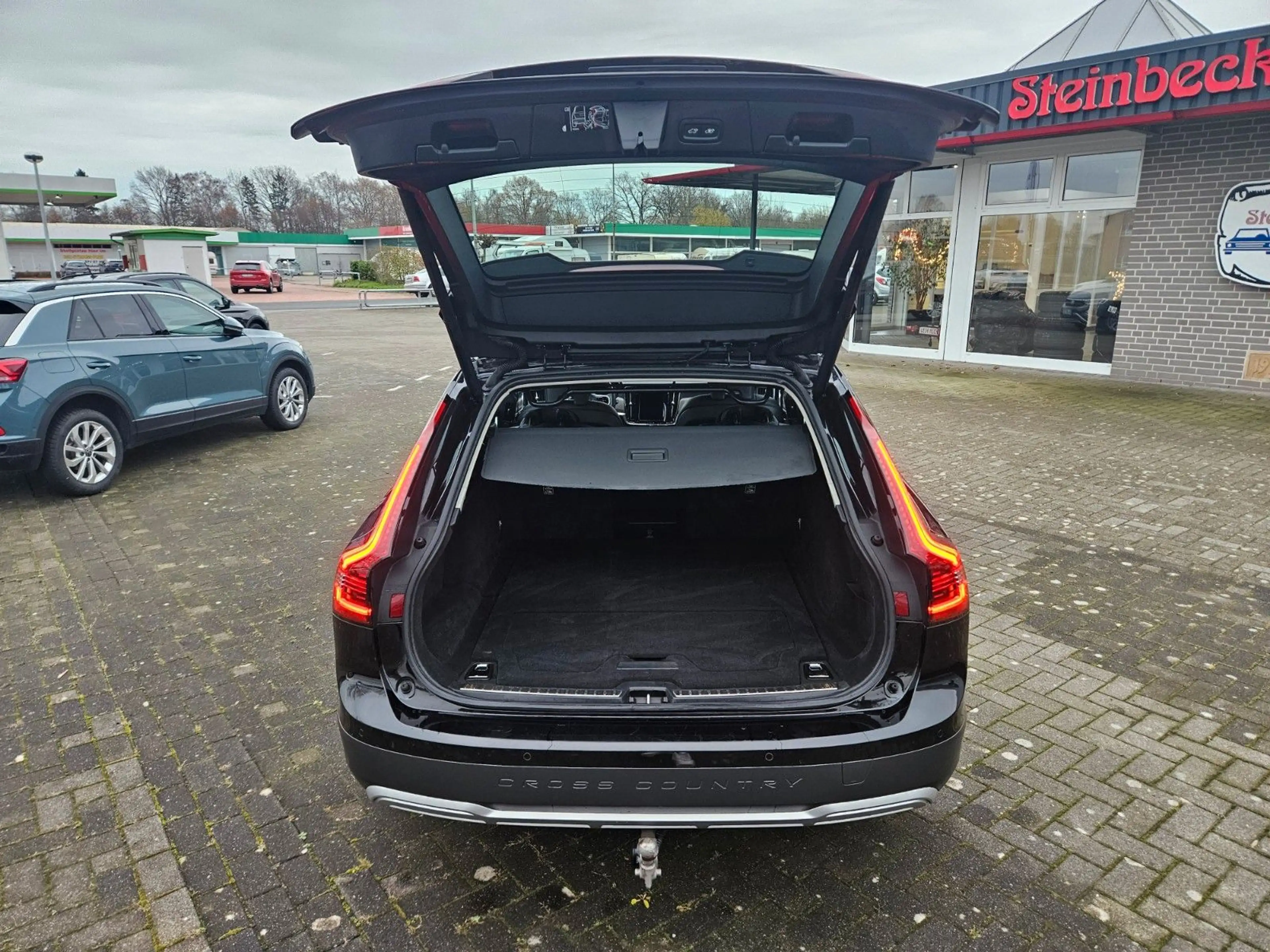 Volvo V90 Cross Country Pro AWD AHK LED LEDER XENIUM — photo 8