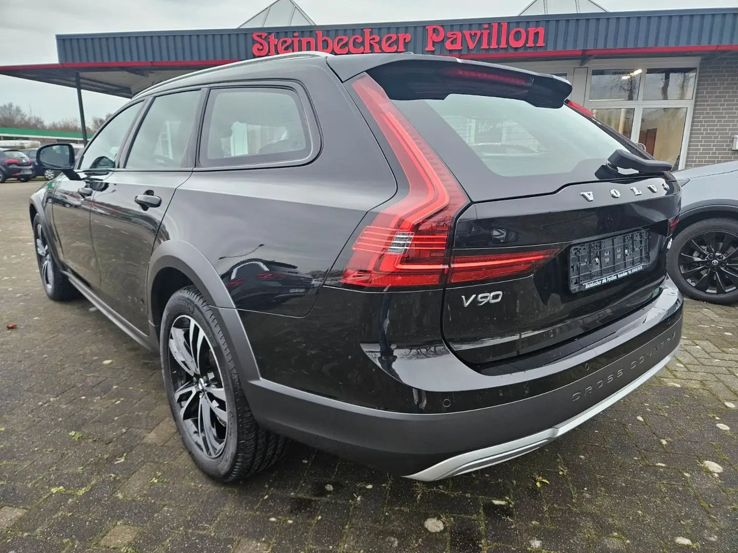 Volvo V90 Cross Country Pro AWD AHK LED LEDER XENIUM Schwarz - 2