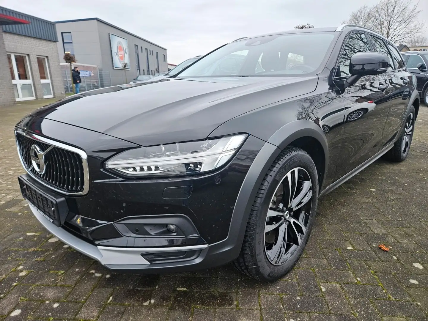 Volvo V90 Cross Country Pro AWD AHK LED LEDER XENIUM Schwarz - 1