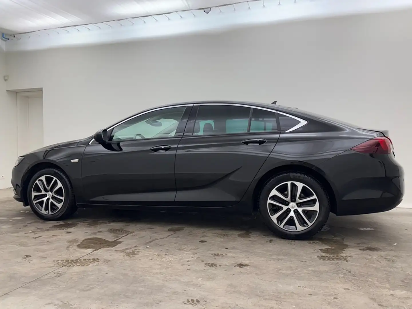 Opel Insignia 1.6Cdti Grand Sport Experience Edition GPS Dig.Air Zwart - 2