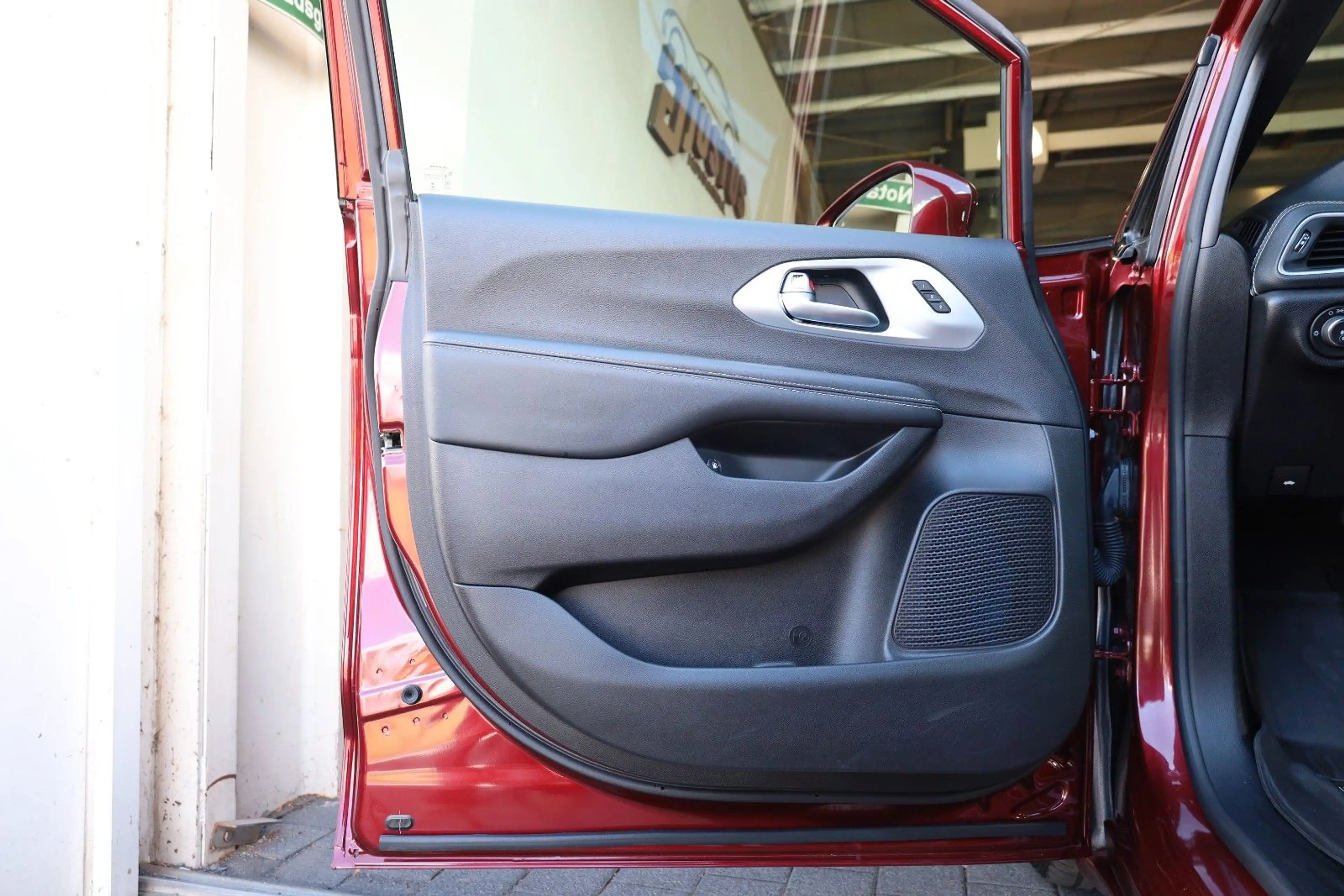 Chrysler Pacifica 3.6 S Hybrid/360*/SHZ/LHZ/ACC/NAVI/R18 — photo 9