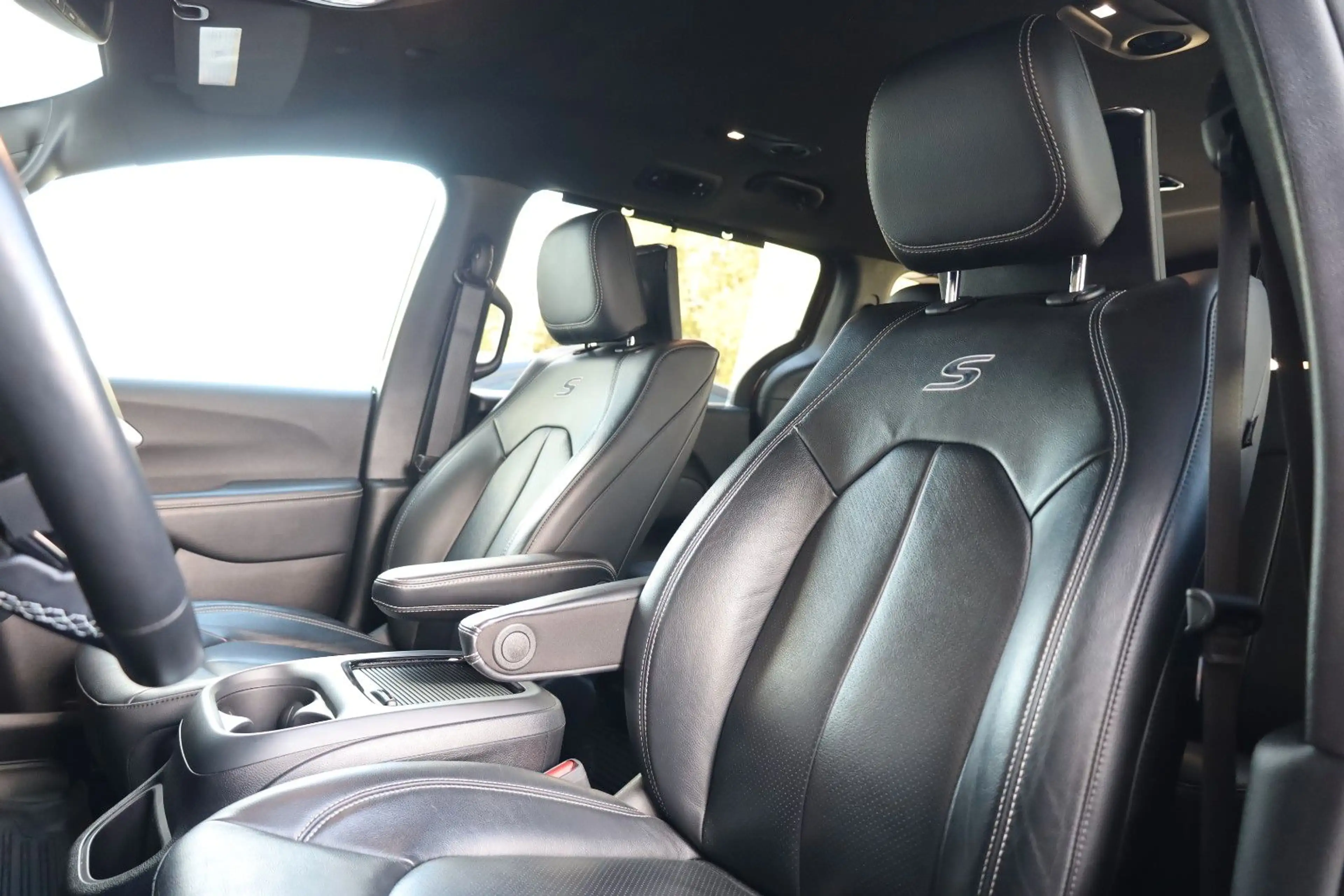 Chrysler Pacifica 3.6 S Hybrid/360*/SHZ/LHZ/ACC/NAVI/R18 — photo 10