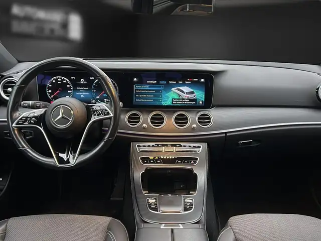 Mercedes-Benz E-Class view 14