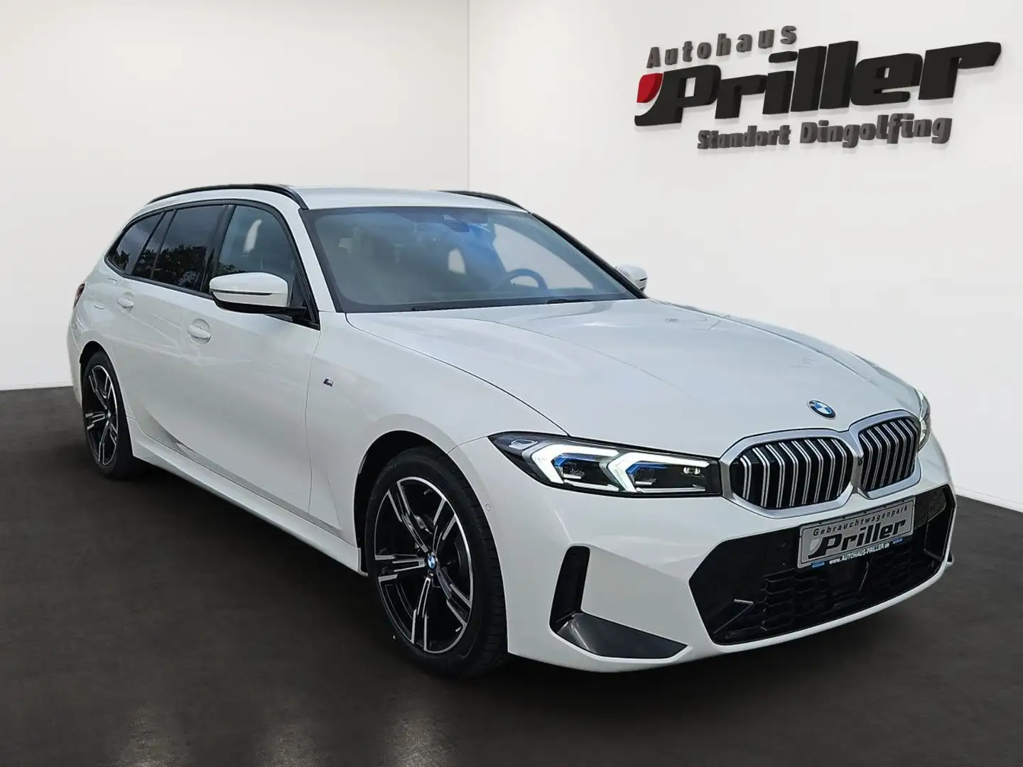 BMW 320 i Touring M Sport/NAVI/LED/DAB/AHK/HUD/LRH Wit - 2