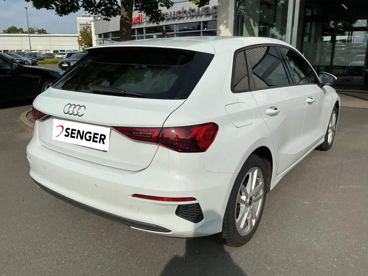 Audi A3 40 TFSIe Navi Matrix S line Virtual Weiß - 2