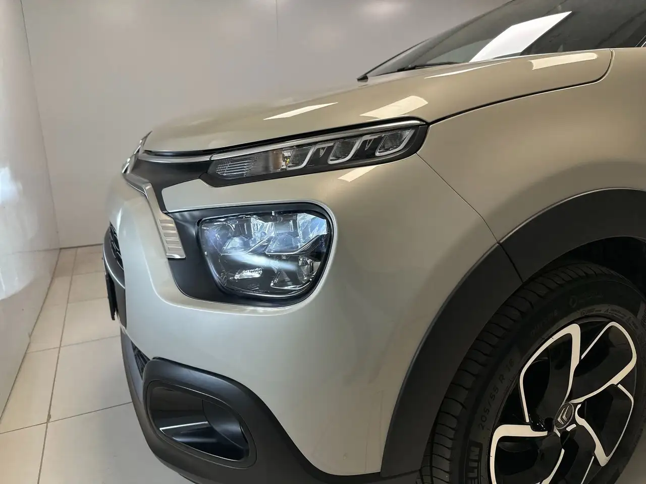 Citroen C3 III 2017 1.2 puretech Shine s&s 83cv neopatentati 17
