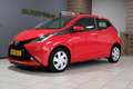 Toyota Aygo 1.0 VVT-i x-play airco/cruise/Bluetooth/camera Rot - thumbnail 5