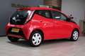 Toyota Aygo 1.0 VVT-i x-play airco/cruise/Bluetooth/camera Rot - thumbnail 4