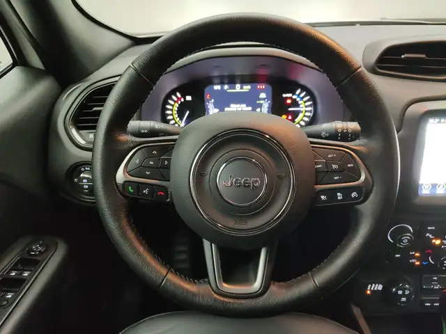 Jeep Renegade view 11