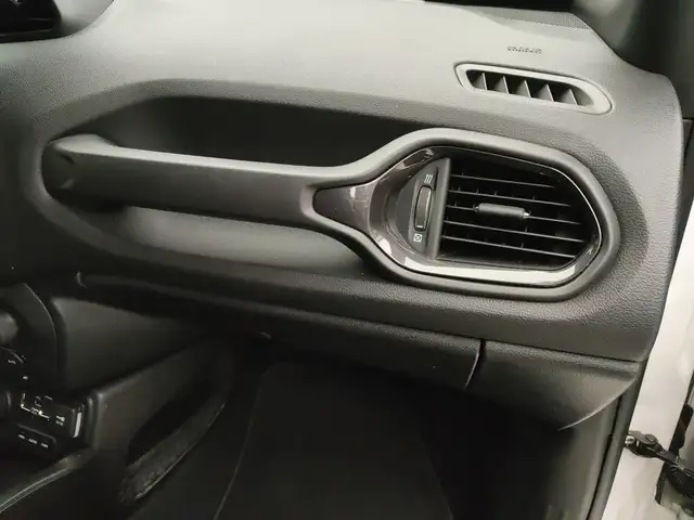 Jeep Renegade view 22