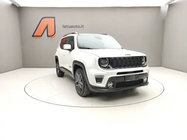 Jeep Renegade view 3