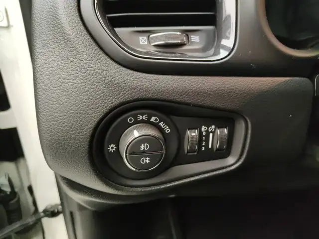 Jeep Renegade view 10
