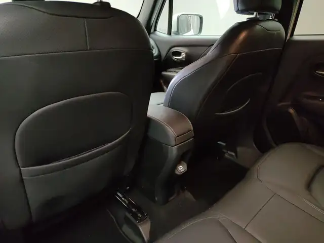 Jeep Renegade view 27