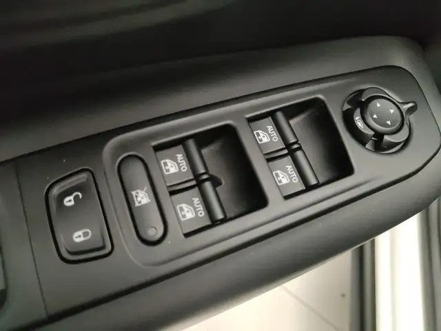 Jeep Renegade view 30