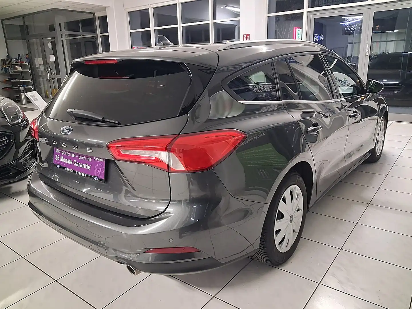 Ford Focus Traveller 1,5 EcoBlue Trend Edition Business Grau - 2