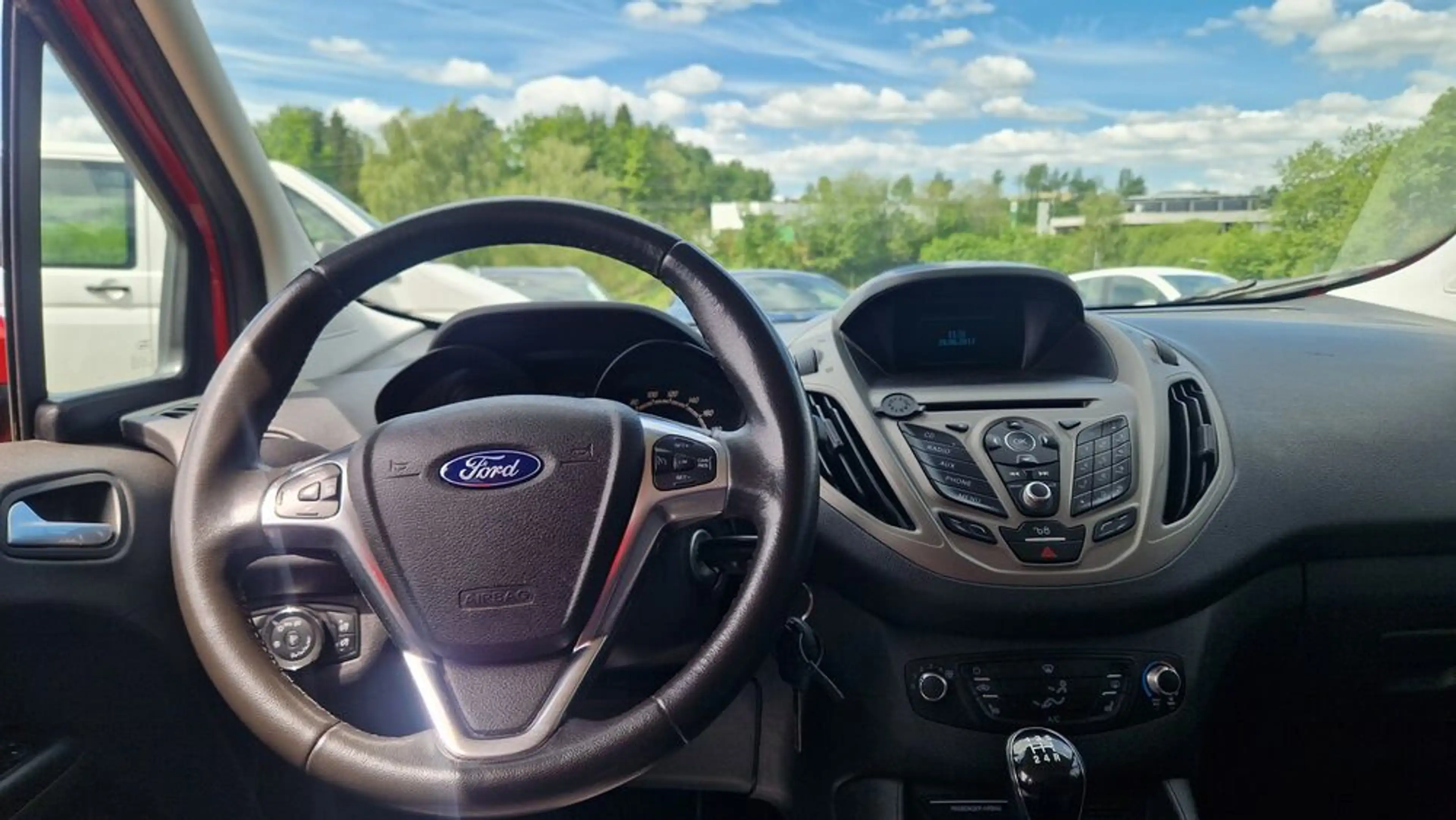 Ford Tourneo Courier EcoBoost — photo 8