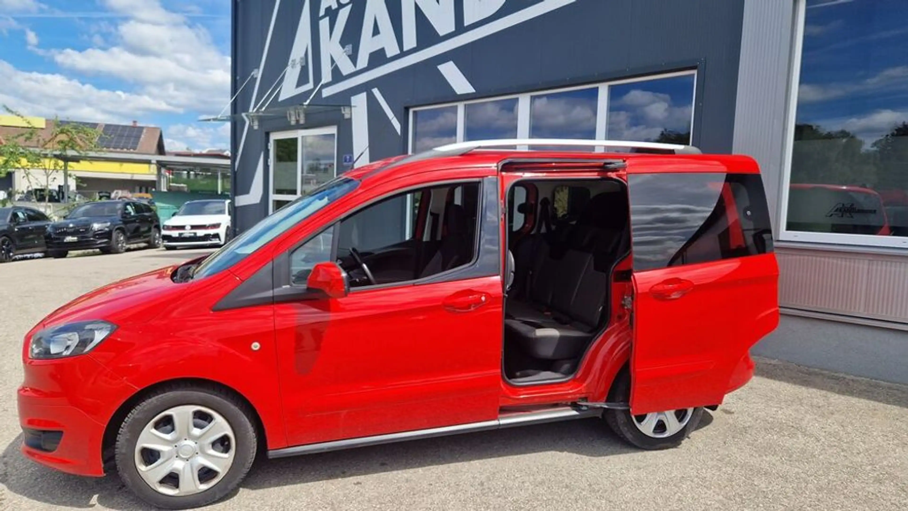 Ford Tourneo Courier EcoBoost — photo 4