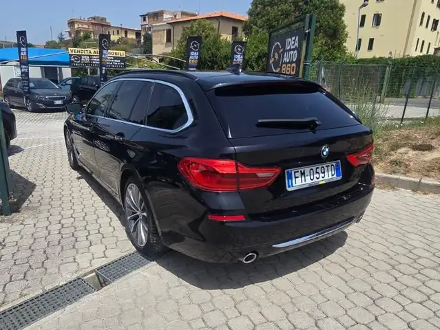 BMW 5 Series view 4