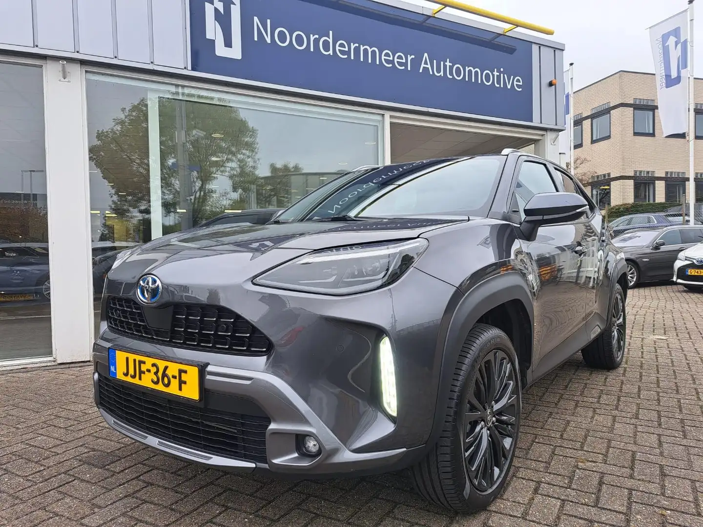 Toyota Yaris Cross 1.5 Hybrid Adventure / navigatie / car play / trek Gris - 1