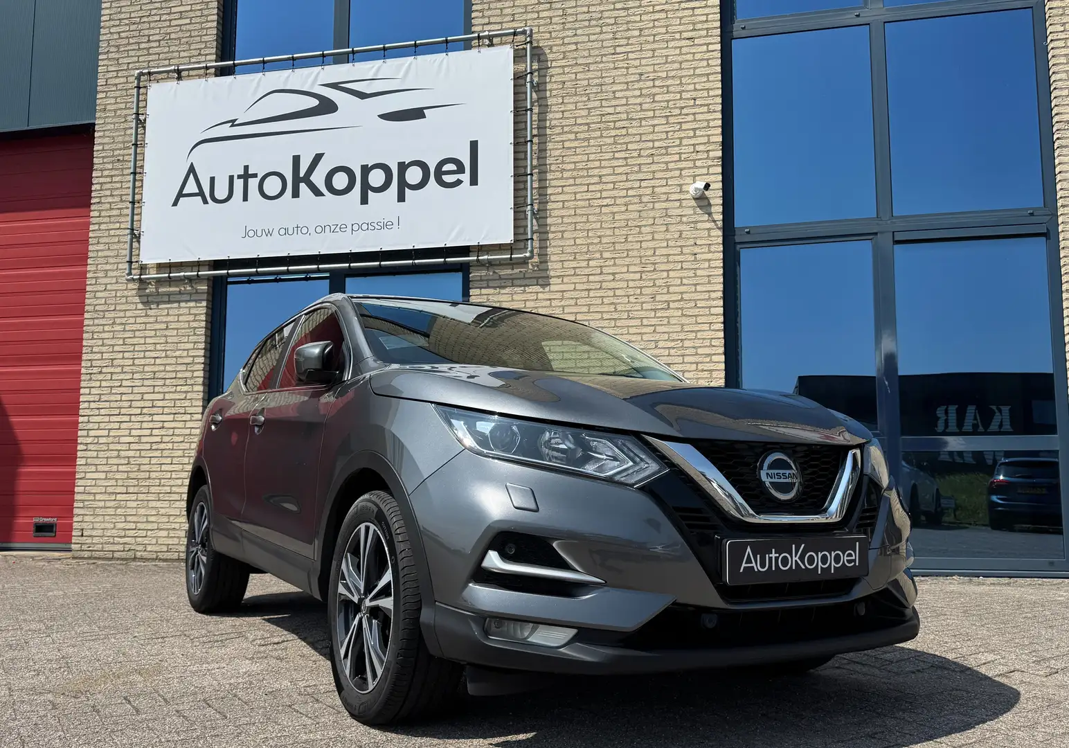 Nissan Qashqai 1.3 DIG-T Design Edition Grijs - 1