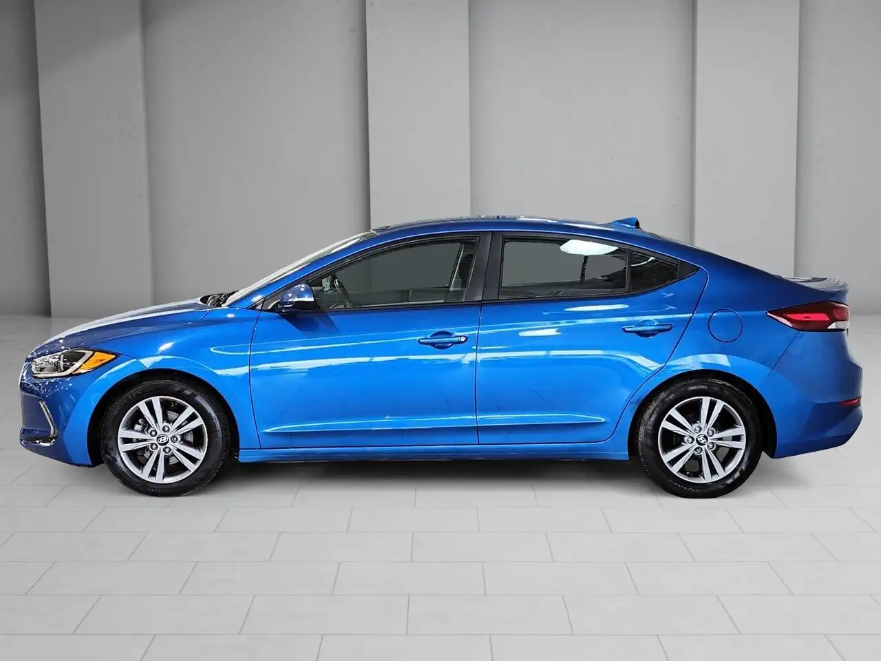 Hyundai ELANTRA снимка Hyundai ELANTRA
