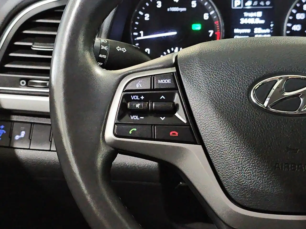 Hyundai ELANTRA снимка Hyundai ELANTRA