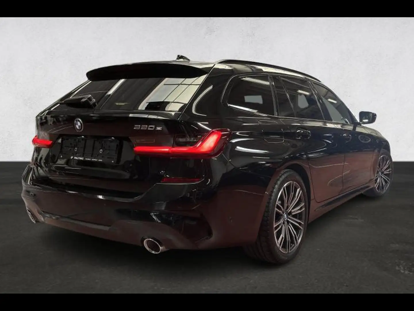BMW 320 M-Sport-HeatedSeats-ParkAssist Noir - 2