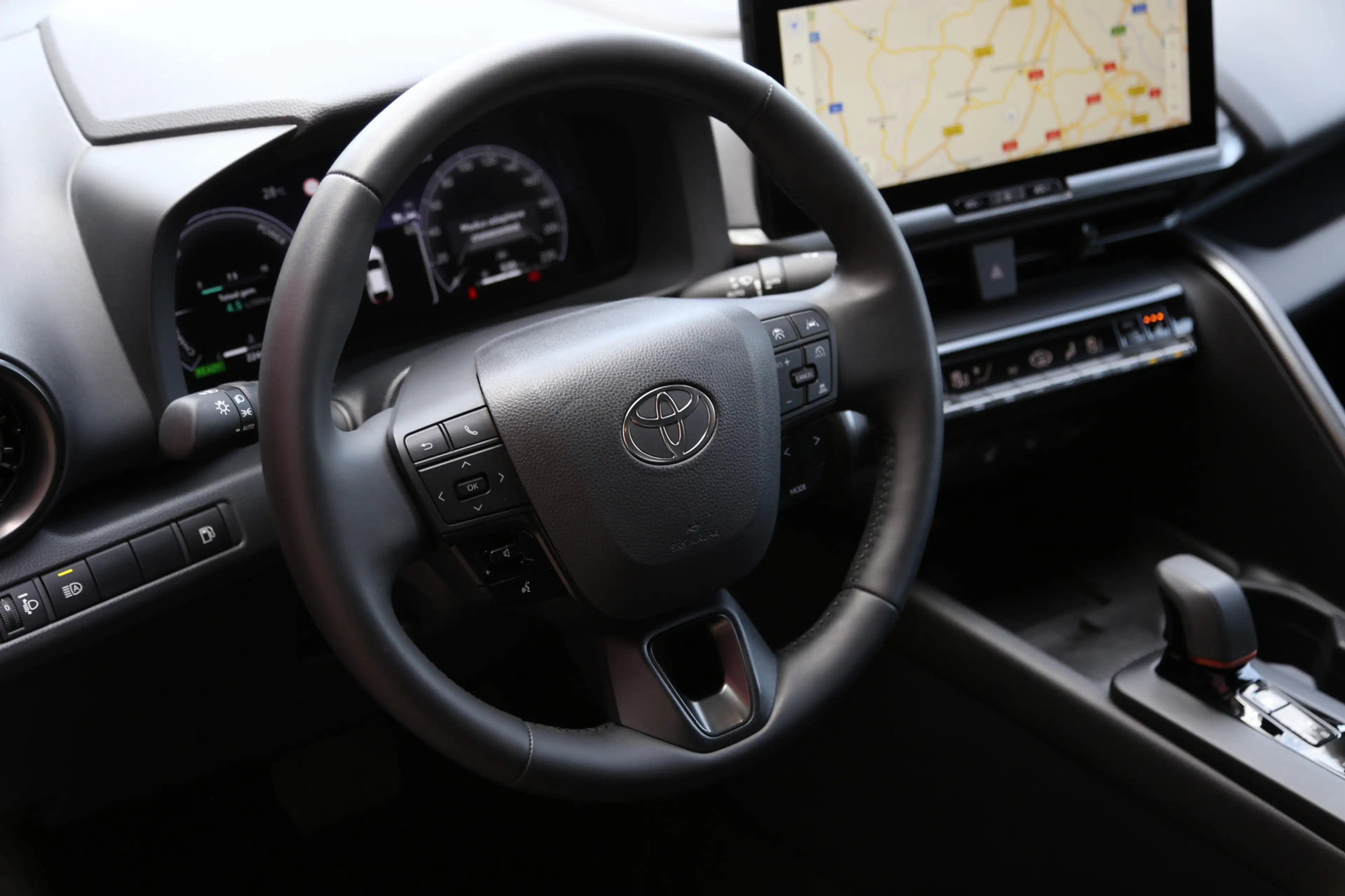 Toyota C-HR 1.8 Hybrid 140 Dynamic Team Navi Camera ACC LED — photo 9