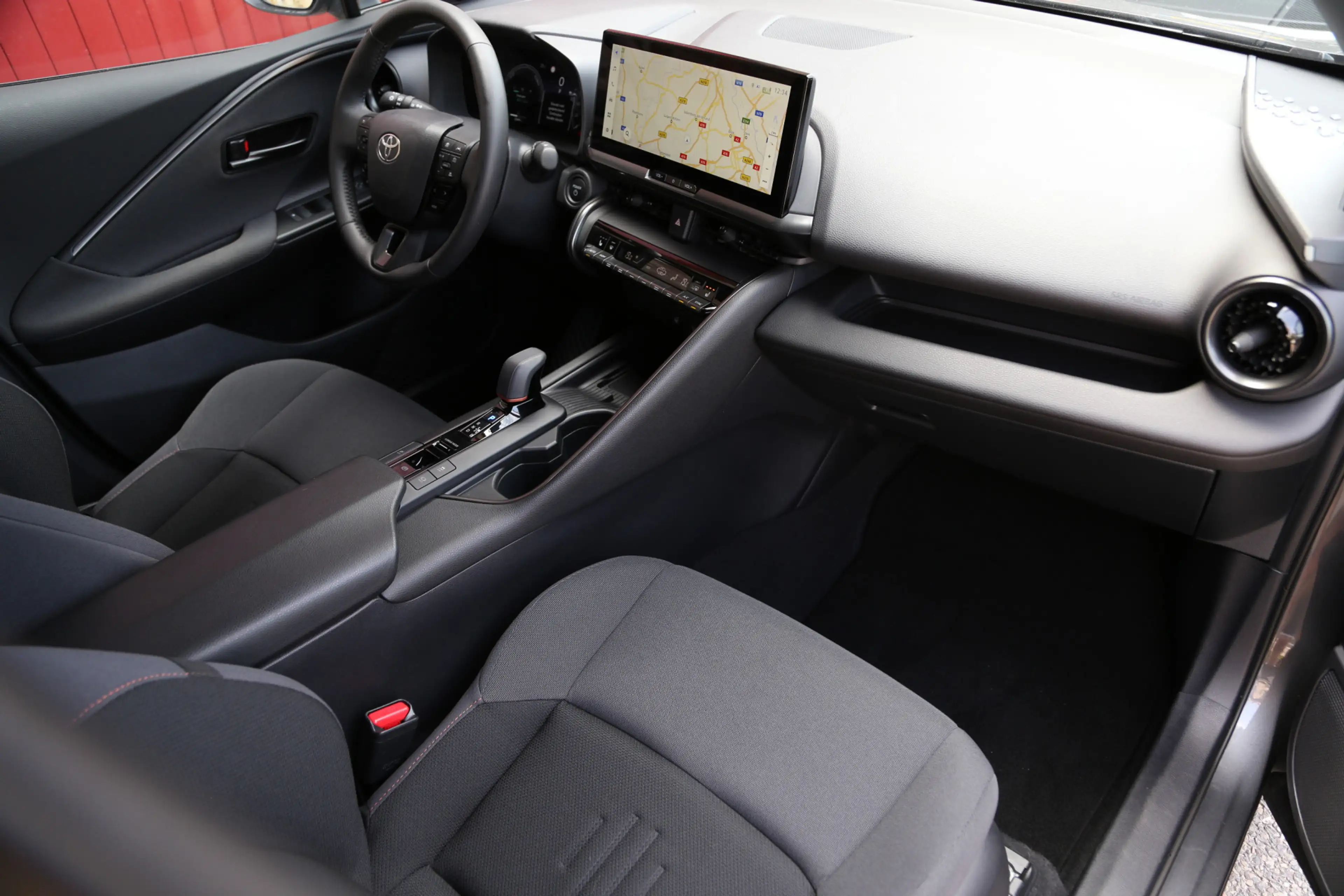 Toyota C-HR 1.8 Hybrid 140 Dynamic Team Navi Camera ACC LED — photo 4