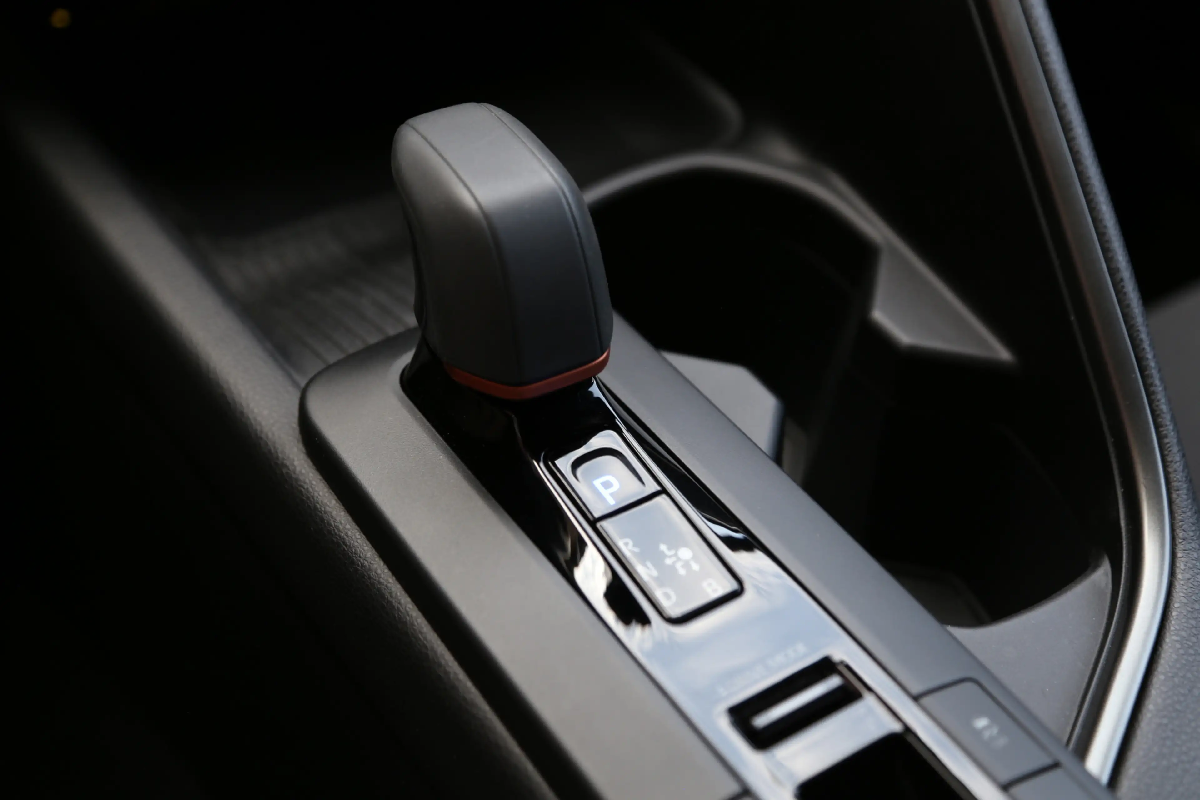 Toyota C-HR 1.8 Hybrid 140 Dynamic Team Navi Camera ACC LED — photo 14