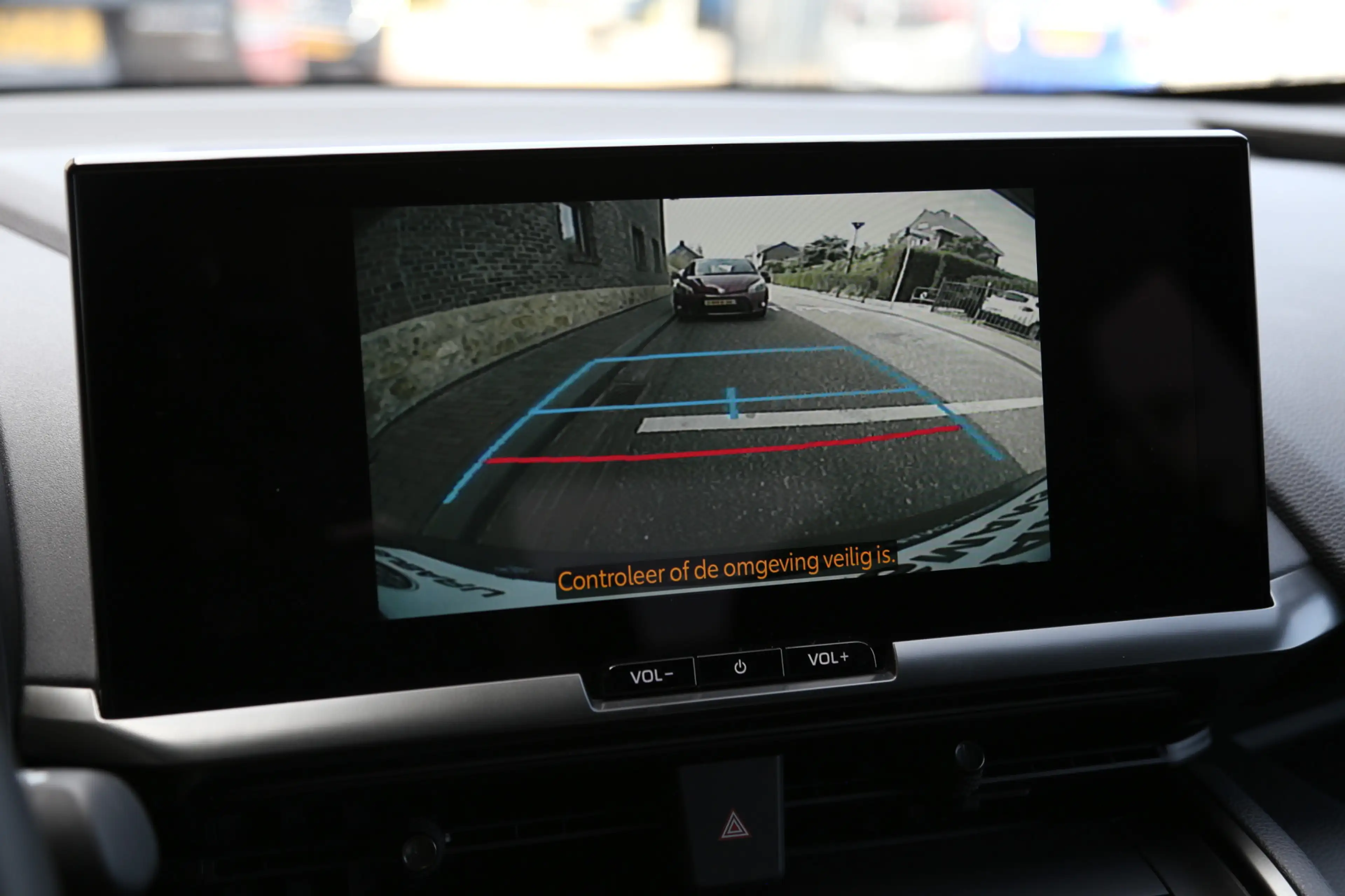 Toyota C-HR 1.8 Hybrid 140 Dynamic Team Navi Camera ACC LED — photo 8