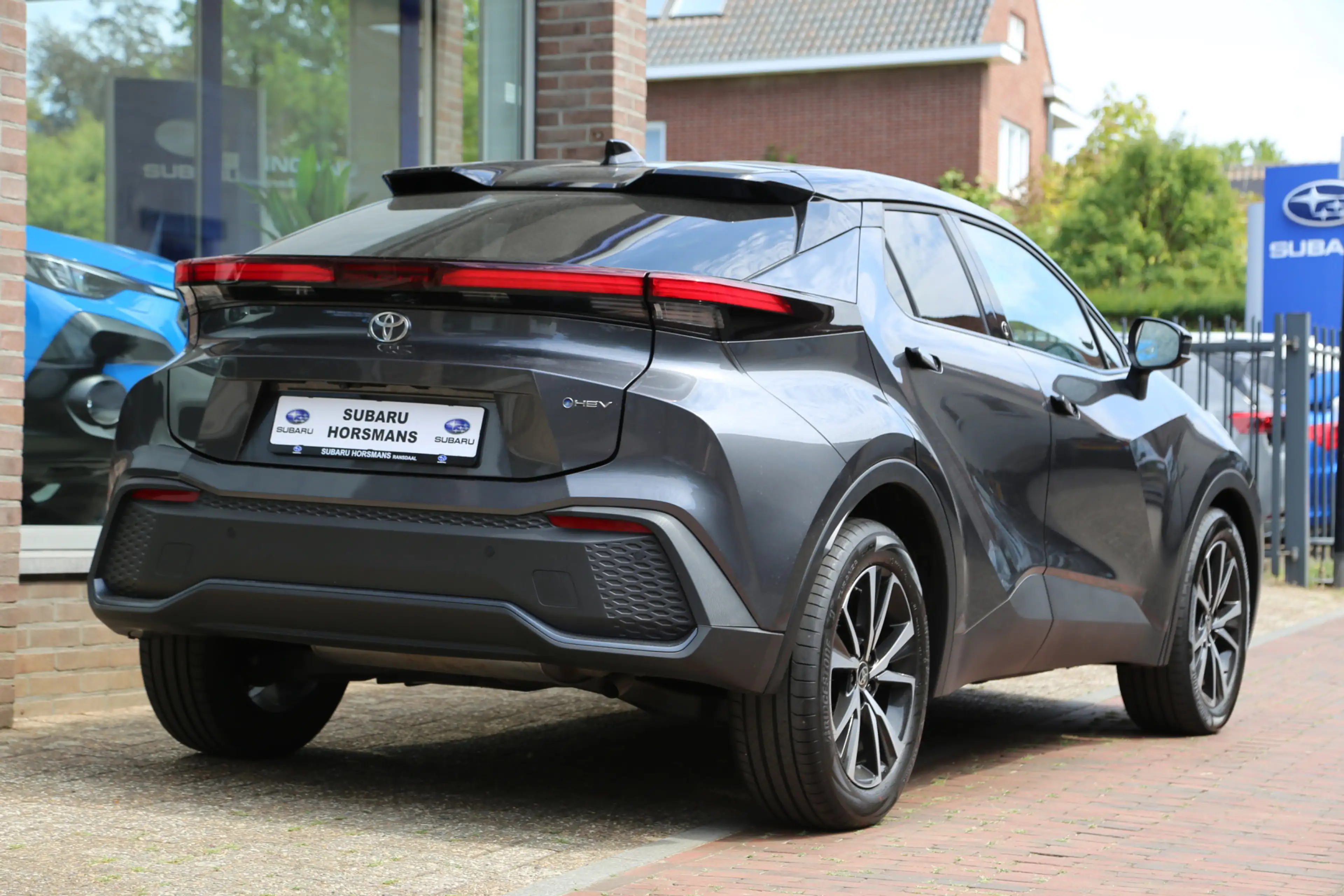 Toyota C-HR 1.8 Hybrid 140 Dynamic Team Navi Camera ACC LED — photo 3