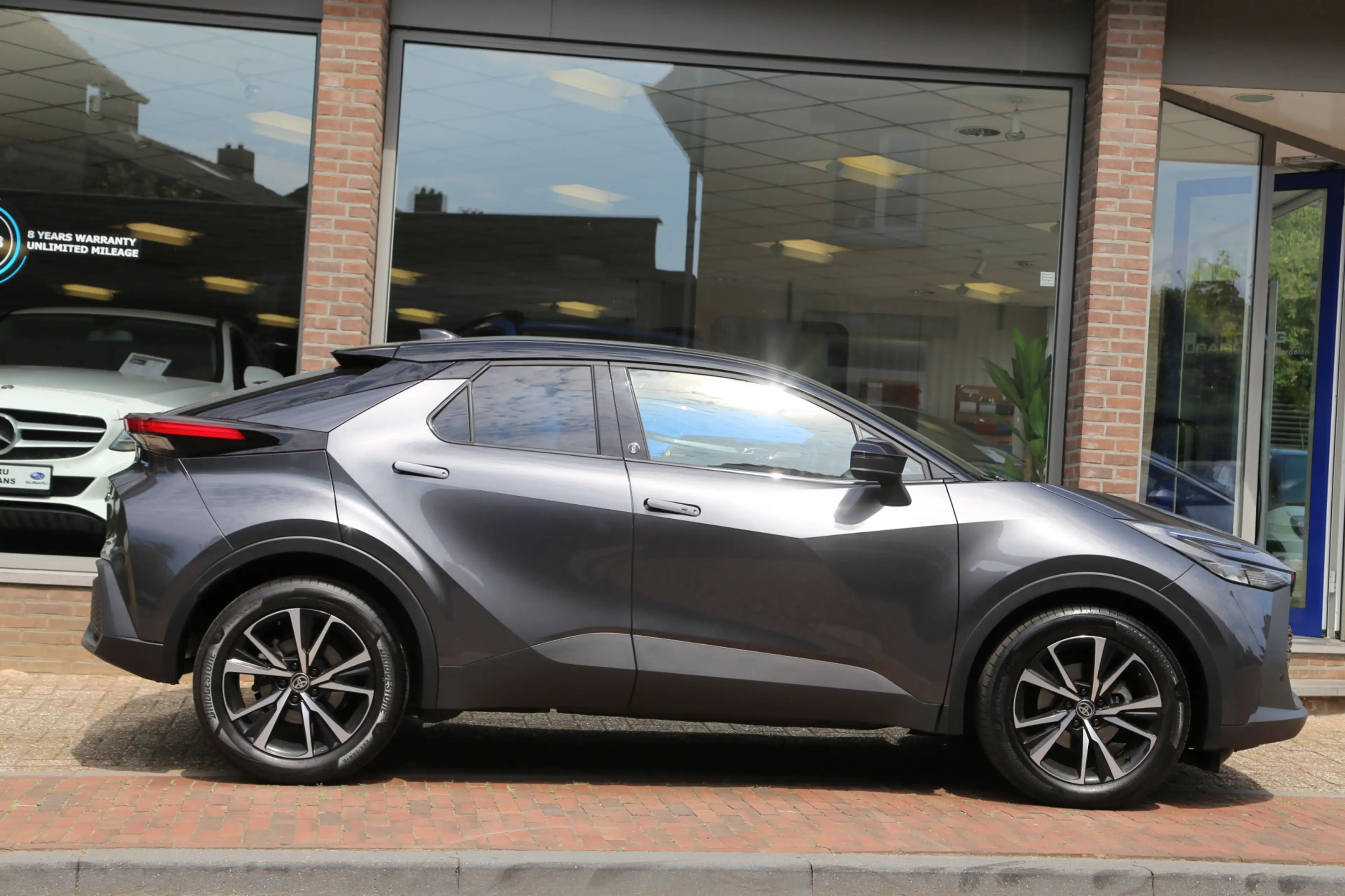 Toyota C-HR 1.8 Hybrid 140 Dynamic Team Navi Camera ACC LED — photo 2