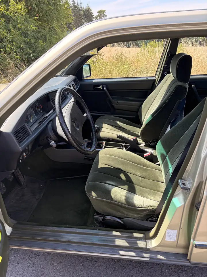 Mercedes-Benz 190 E, foto 7