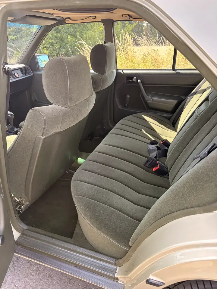 Mercedes-Benz 190 E, foto 9