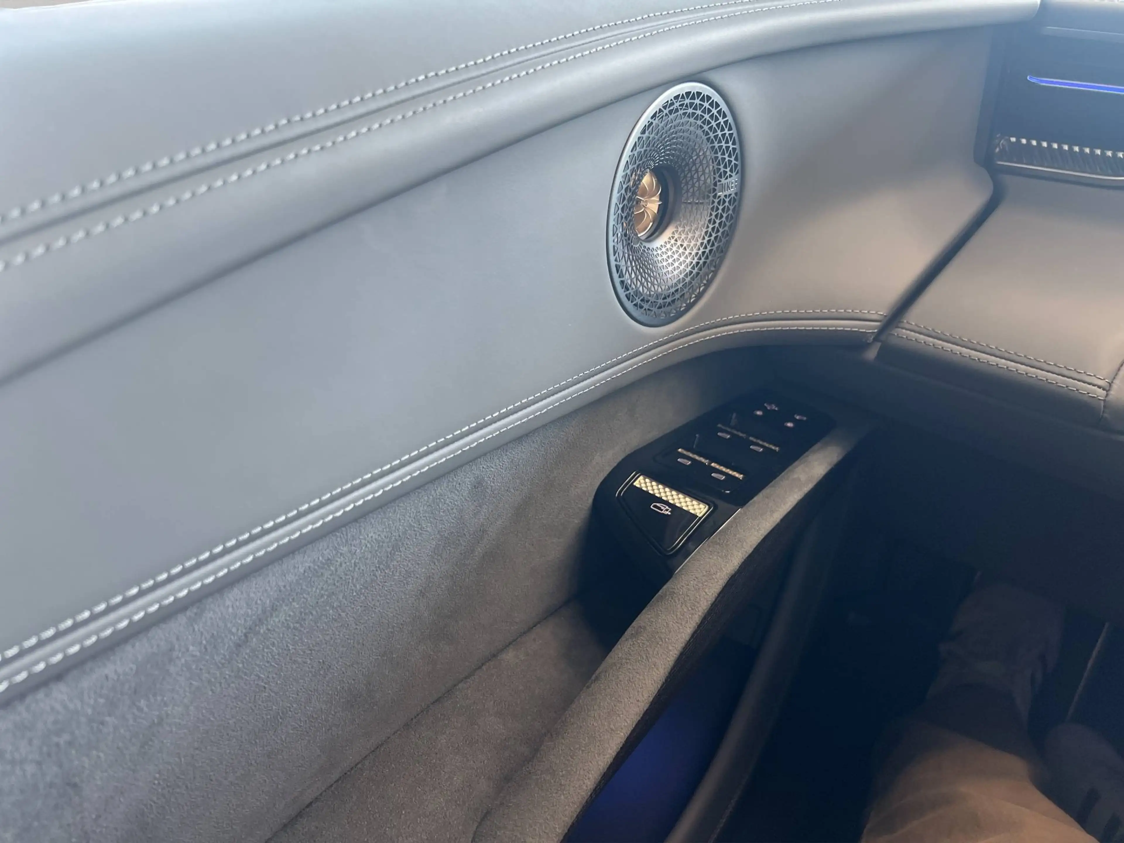 Lotus Eletre DEMO - 600 SPORT SE - BLOSSOM GREY - MAGNETITE — photo 11